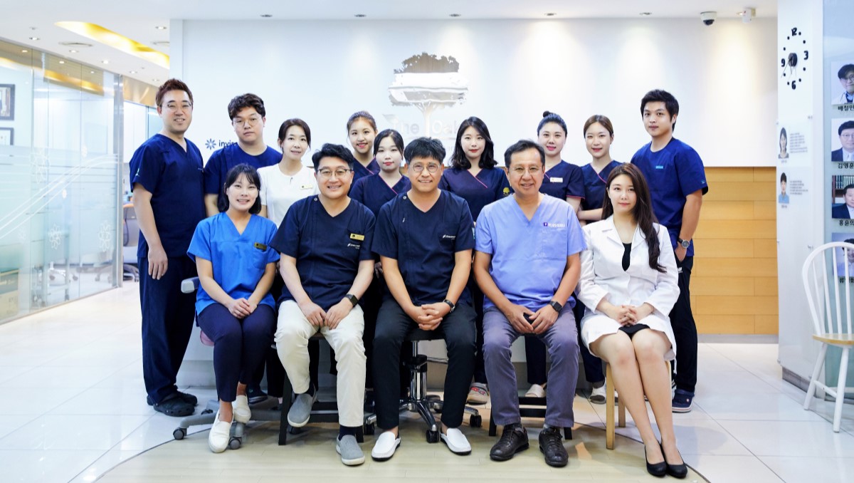 옥스치과 의료진 단체사진